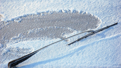 PRIPRAVTE SI MAŠINY SA NA ZLÚ VIDITEĽNOSŤ